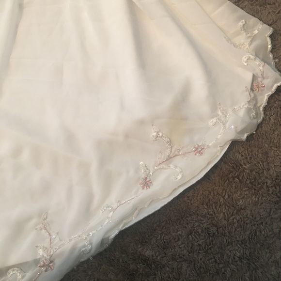 RAYLIA DESIGNS WEDDING DRESS - Picture 8 of 8